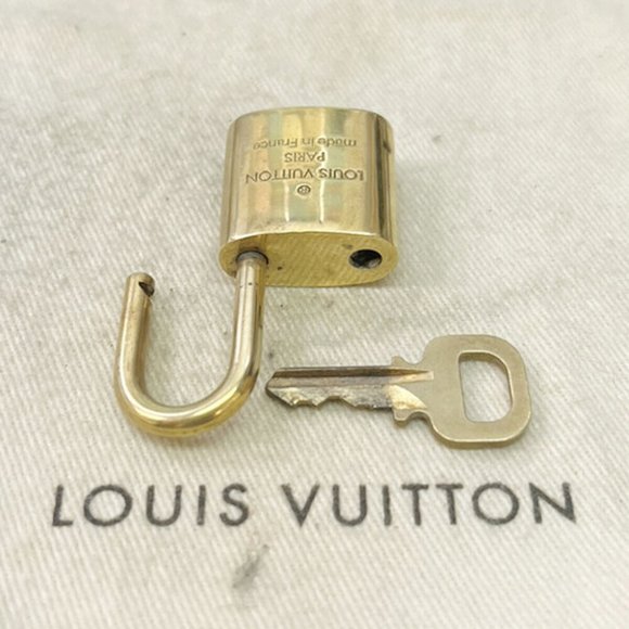 Authentic LOUIS VUITTON LV 10 SET PADLOCK KEY CHARM CADENA GOLD-PLATED - Picture 4 of 4